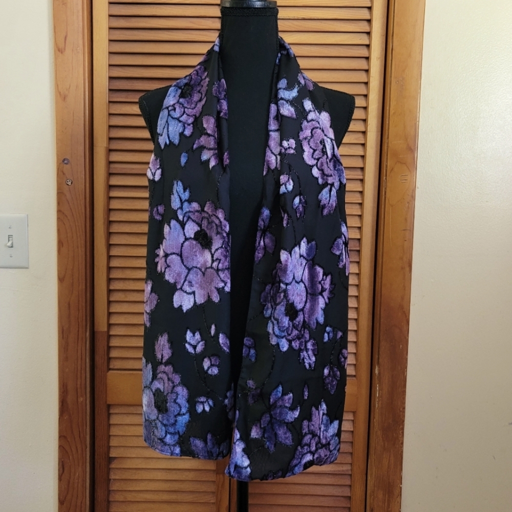 NWT Avenue Vintage Floral Sheer Scarf - Picture 3 of 4